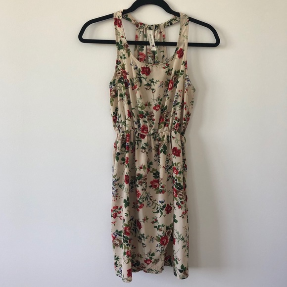 Adorable Floral Shift Dress - Picture 2 of 5